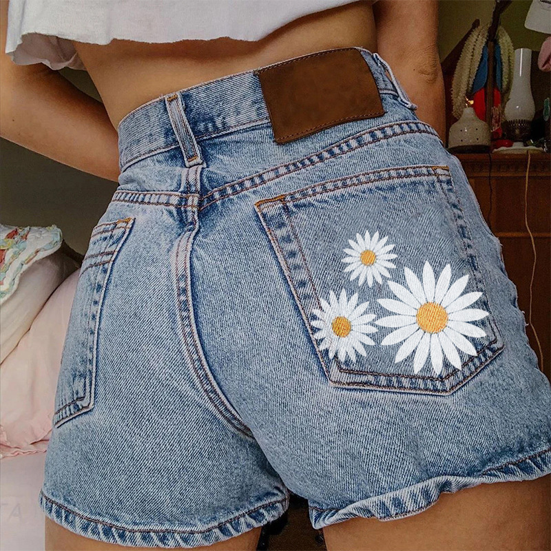 Denim Shorts Women - شورتات نسائية قصيرة من الدنيم بتطريز