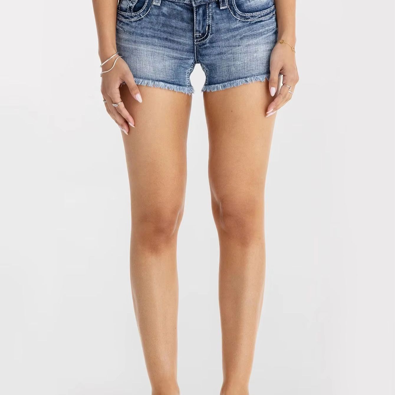 ملابس نسائية: شورتات جينز نسائ - مراجعة Denim Shorts Women وسعره