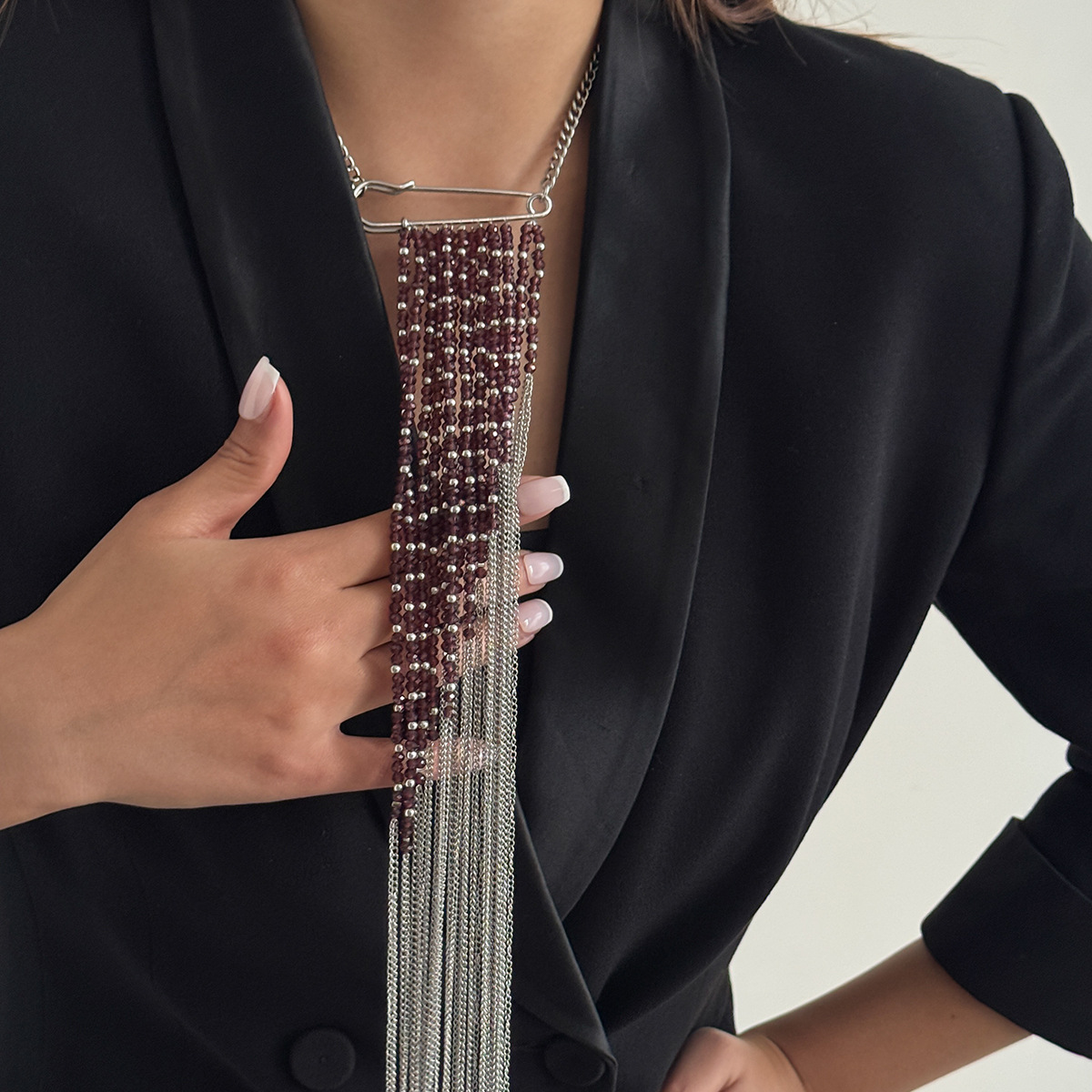 بروش سلسلة بشرابة بلون فضي، إك - مراجعة Women Fashion Hub وسعره